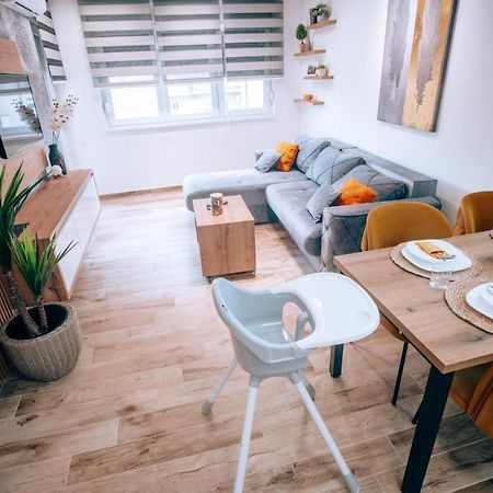 Apartman Lux-Besplatno Koriscenje Zasebne Garaze Sremska Mitrovica Eksteriør bilde