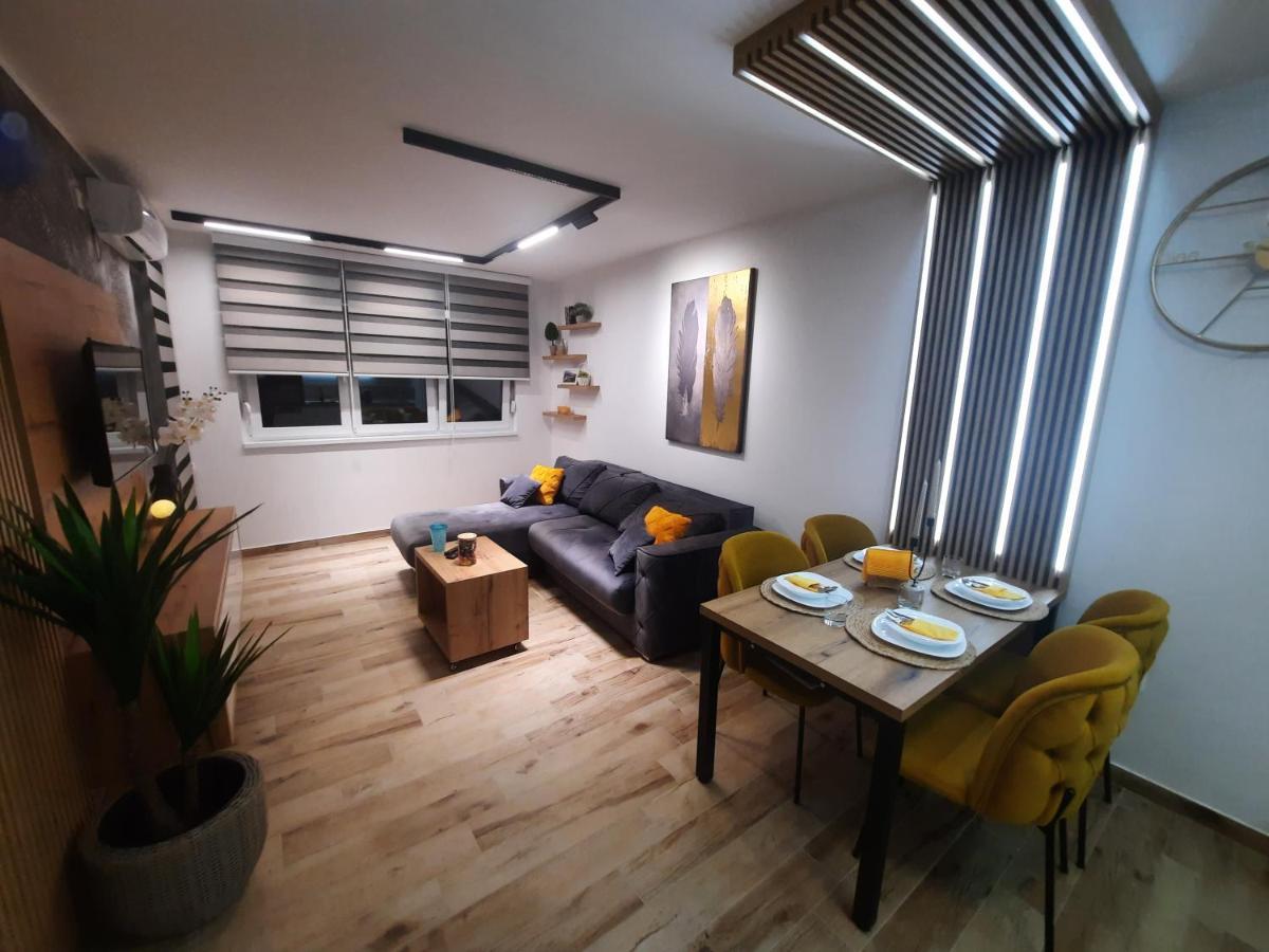 Apartman Lux-Besplatno Koriscenje Zasebne Garaze Sremska Mitrovica Eksteriør bilde