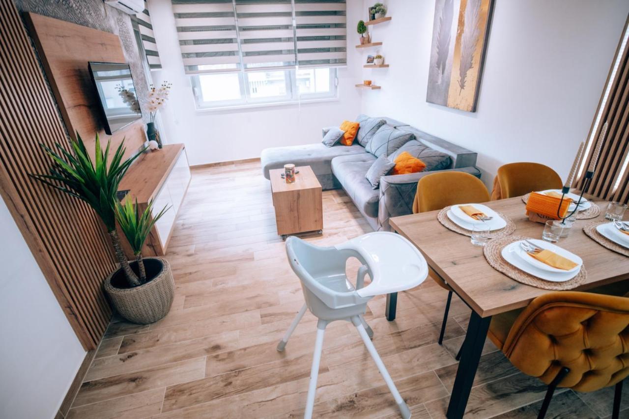 Apartman Lux-Besplatno Koriscenje Zasebne Garaze Sremska Mitrovica Eksteriør bilde