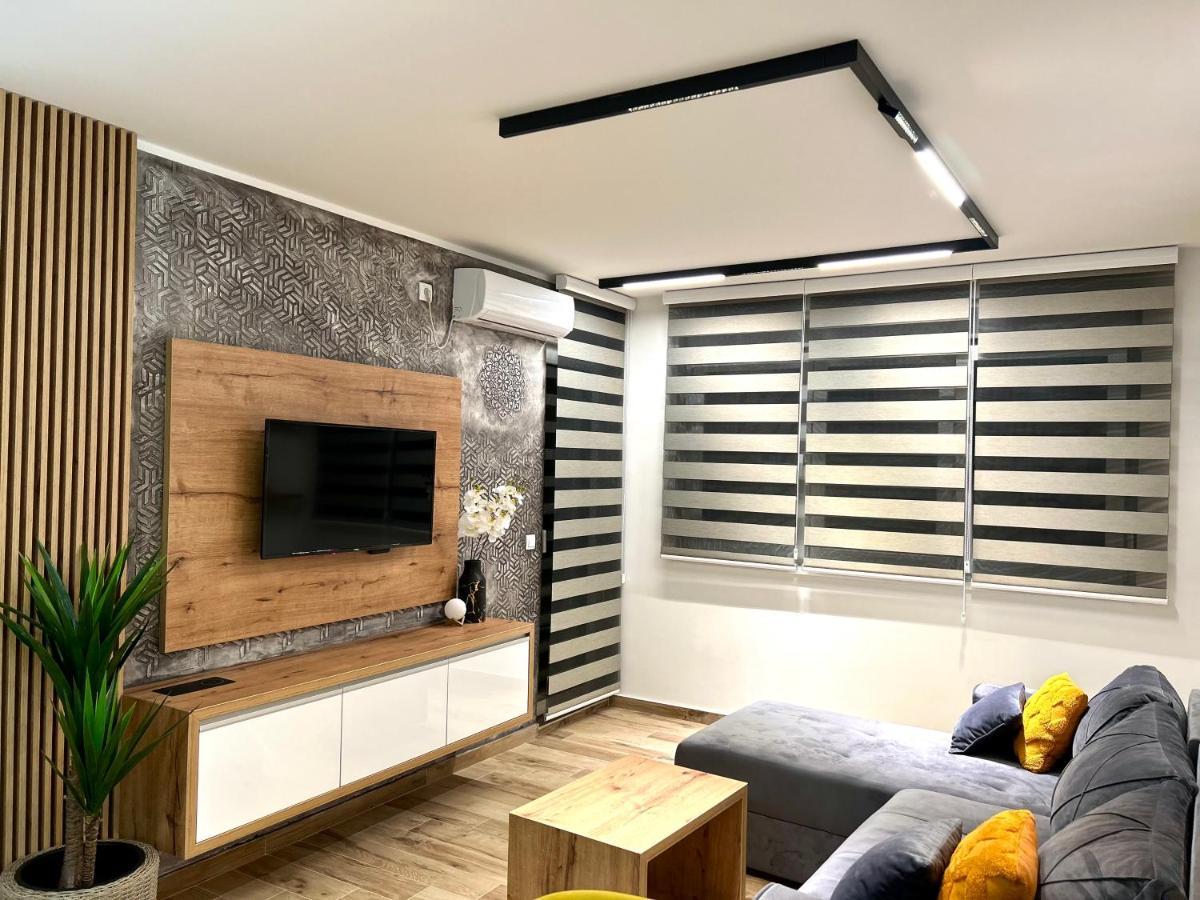 Apartman Lux-Besplatno Koriscenje Zasebne Garaze Sremska Mitrovica Eksteriør bilde