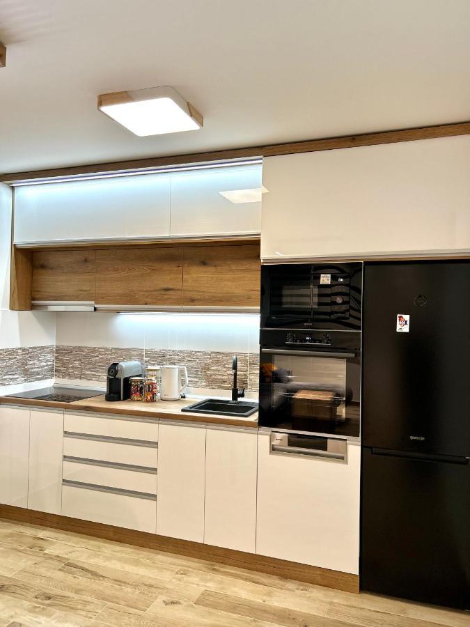 Apartman Lux-Besplatno Koriscenje Zasebne Garaze Sremska Mitrovica Eksteriør bilde