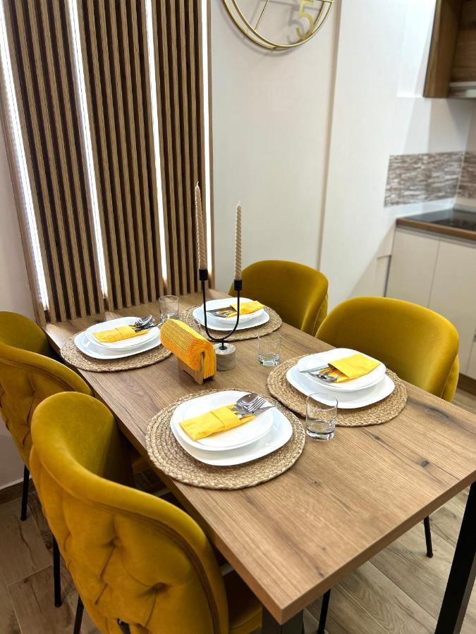 Apartman Lux-Besplatno Koriscenje Zasebne Garaze Sremska Mitrovica Eksteriør bilde