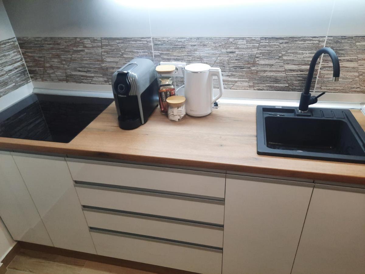Apartman Lux-Besplatno Koriscenje Zasebne Garaze Sremska Mitrovica Eksteriør bilde