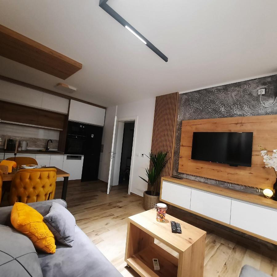 Apartman Lux-Besplatno Koriscenje Zasebne Garaze Sremska Mitrovica Eksteriør bilde