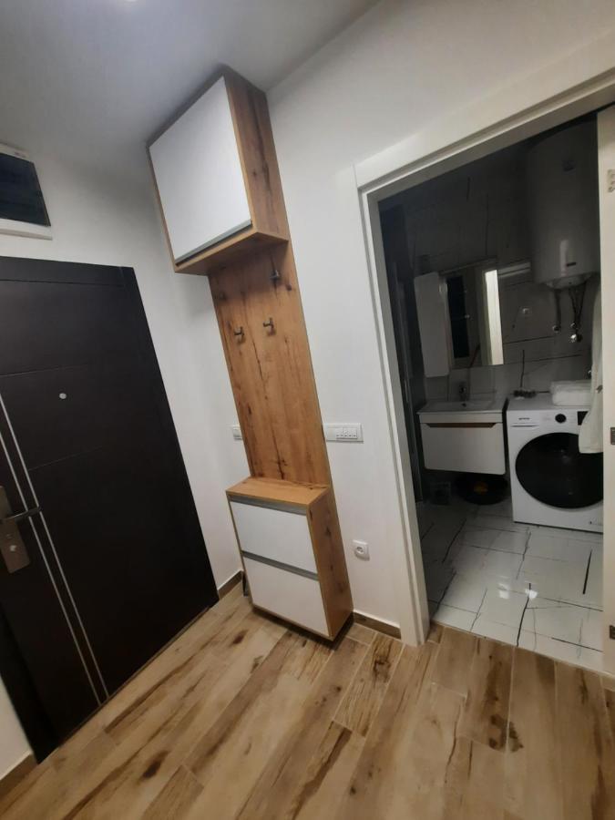 Apartman Lux-Besplatno Koriscenje Zasebne Garaze Sremska Mitrovica Eksteriør bilde