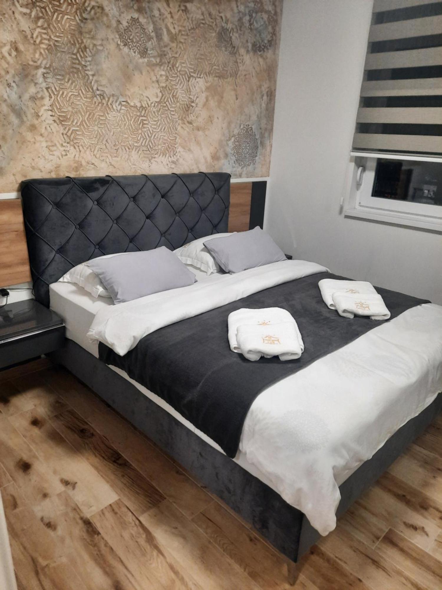 Apartman Lux-Besplatno Koriscenje Zasebne Garaze Sremska Mitrovica Eksteriør bilde